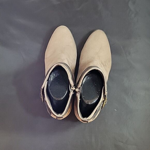 UNISA FAUX SUEDE POINTED TOE ZIP CLOSURE ANKLE BOOT - Picture 8 of 14